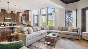 Living area - Woodrun Place 32 Two Bedroom Residence (Snowmass)