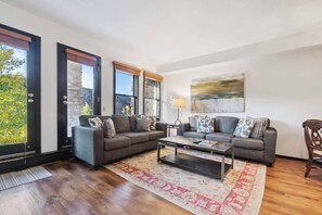 Télévision, cheminée