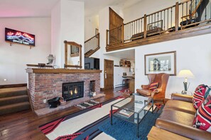 TV, fireplace - Woodrun Place 44 Studio + Loft Residence (Snowmass)