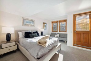 3 habitaciones, tabla de planchar con plancha, wifi y ropa de cama 