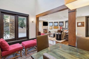 TV - Woodrun Place 55 Three Bedroom Residence (Snowmass)