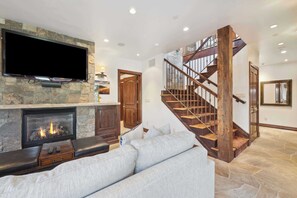 TV - Woodrun Place 57 Four Bedroom Residence (Snowmass)