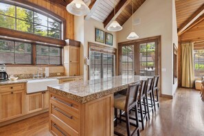 Mikrowelle, Ofen, Herdplatte, Geschirrspüler