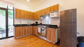 Fridge, microwave, oven, coffee/tea maker