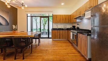 Fridge, microwave, oven, coffee/tea maker