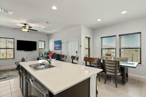 Private kitchen - Relaxing 3BR Retreat Community Pool Gym (Manor)