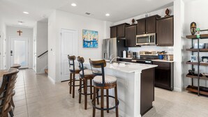 Private kitchen - Relaxing 3BR Retreat Community Pool Gym (Manor)