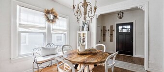 Charming! Remodeled 4-bedrm, 3 bath, less than 1 mile to Notre Dame. Super Clean