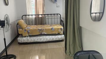 1 habitación, tabla de planchar con plancha, wifi y ropa de cama