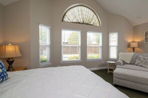 3 bedrooms, desk, iron/ironing board, travel cot - World Cup Weekend Retreat Pool Hot Tub Games (McKinney)