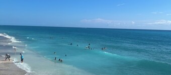 Chat + Chill RV Cozy and Serene retreat - enjoy Nature and the Beach Jupiter FL