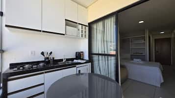 Standard Studio | Private kitchen | Mini-fridge, microwave, cookware/dishes/utensils