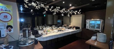Petit déjeuner buffet (1000 JPY par personne)