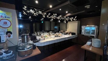 Desayuno buffet diario (JPY 1000 por persona)