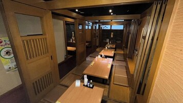 Desayuno buffet diario (JPY 1000 por persona)