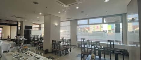 Tägliches Frühstücksbuffet (1000 JPY pro Person)