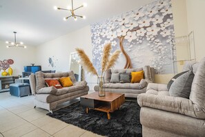 Deluxe Apartment | Living area | TV - Modern and Tranquil Apartment in Tonala (Tonalá)