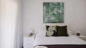 2 bedrooms, desk, iron/ironing board, WiFi (free)