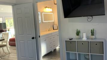 6 makuuhuonetta, tallelokero huoneessa, Wi-Fi, vuodevaatteet