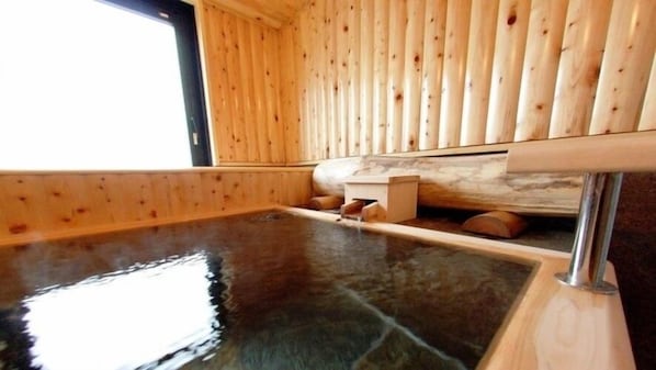 Combined shower/tub, free toiletries, hair dryer, slippers