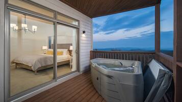 2 bedrooms, iron/ironing board, travel crib, free WiFi