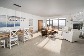 Smart TV, fireplace, books, printers - The Hydeout - 2 bedroom mountain retreat with serene views (Sugar Mountain)