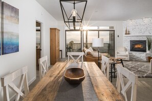 Dining - The Hydeout - 2 bedroom mountain retreat with serene views (Sugar Mountain)