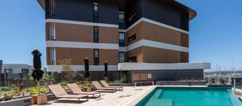 Marina Getaway ~ Captivating 2-bedroom that accommodates up to 4 guests