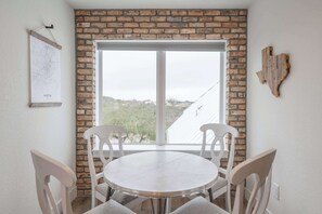 Dining - Scarlet Ridge Retreat | Near Wineries & DT Austin! (Austin)