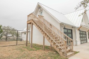 Exterior - Scarlet Ridge Retreat | Near Wineries & DT Austin! (Austin)