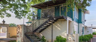 Mariposa Monarch – Walk to River