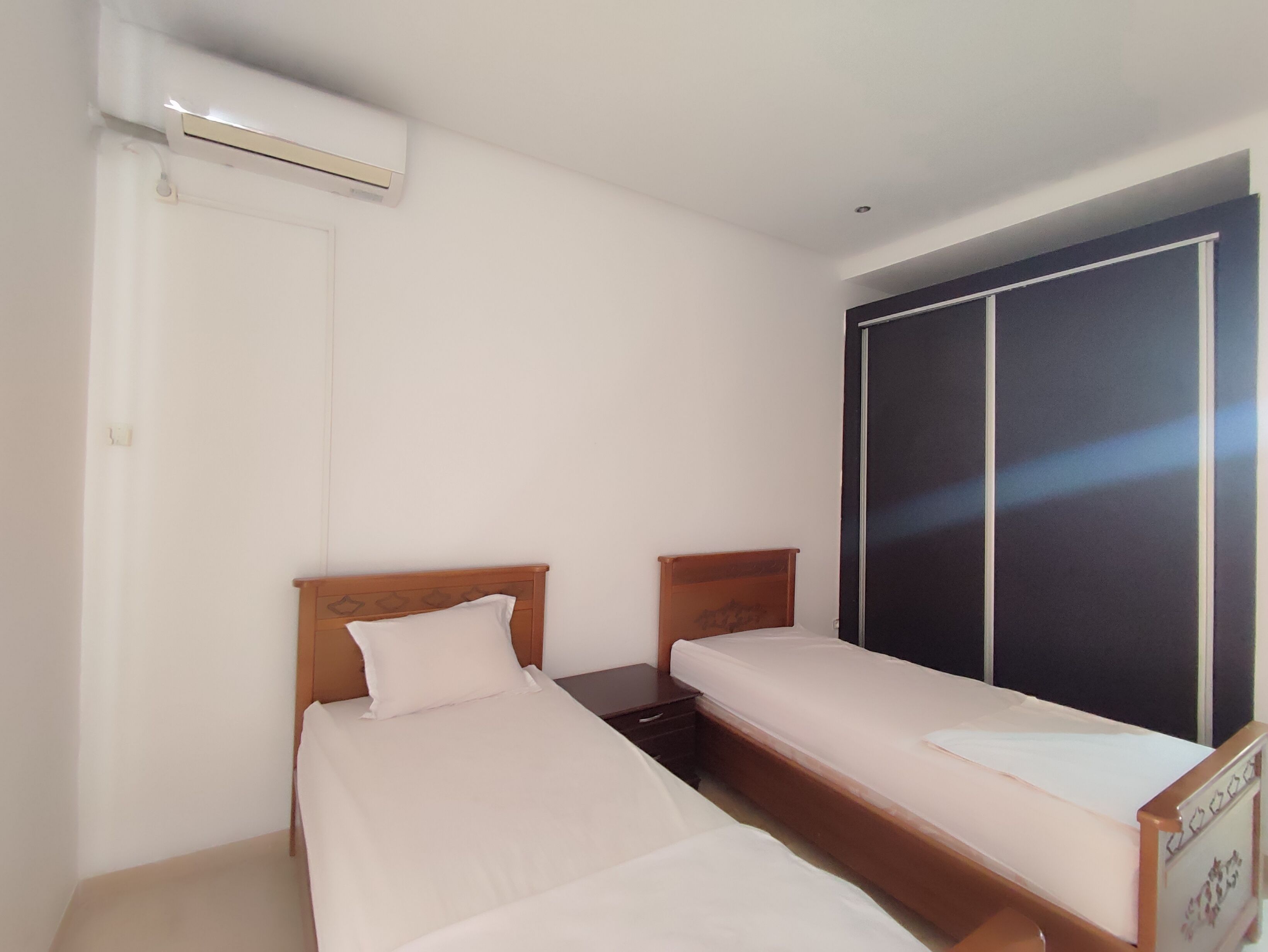 2 habitaciones, tabla de planchar con plancha, cuna de viaje y wifi 