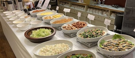 Petit déjeuner buffet (1000 JPY par personne)