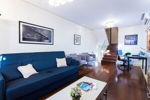 วิลล่า | บริเวณนั่งเล่น | ห้องทำงาน