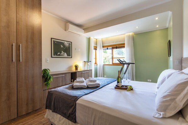 Villa | 3 bedrooms, desk, laptop workspace, blackout curtains - Casa no morumbi com AC- Brazilian Corner (São Paulo)