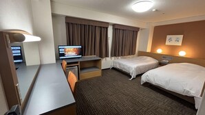 A hotel room with a desk, two beds, a television, and a wall-mounted lamp. - Hotel Alpha-One Koriyama-Higashiguchi (Koriyama)