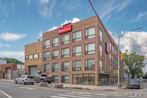 Red Roof Inn PLUS+ Brooklyn - 3rd Ave