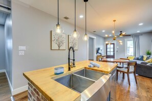 Interior - ~ 2 Mi to Dtwn San Antonio: Comfy Home w/ Yard! (San Antonio)
