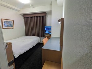 Desk, blackout curtains, free WiFi - Hotel Alpha-One Yokohama Kannai (Yokohama)