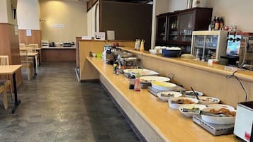 Daily buffet breakfast (JPY 1000 per person)
