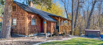 Tranquil Cabin on Sleeping Child Creek