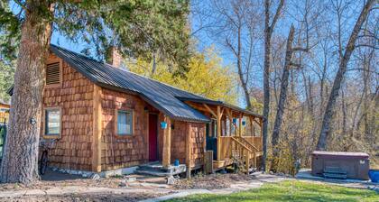 Tranquil Cabin on Sleeping Child Creek