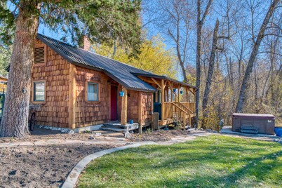 Tranquil Cabin on Sleeping Child Creek