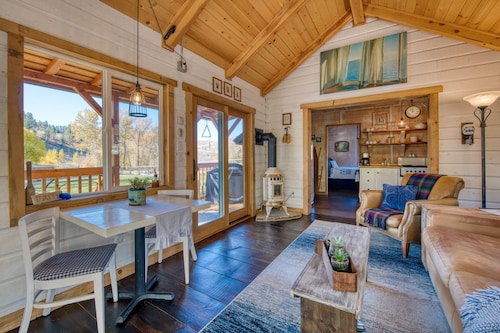 Tranquil Cabin on Sleeping Child Creek