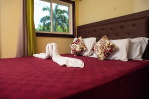 4 bedrooms, iron/ironing board, WiFi, bed sheets - Villa close to the sea (St. James Parish)