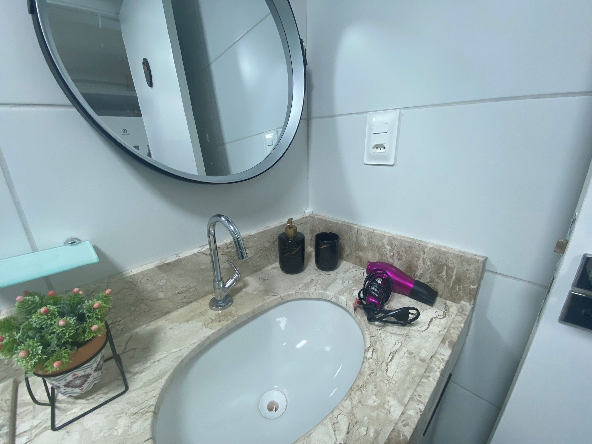 Shower, rainfall showerhead, hair dryer, towels