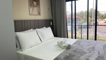 1 dormitorio, tabla de planchar con plancha, wifi gratis y ropa de cama