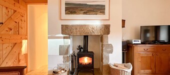 Grade II listed cottage surrounded by spectacular scenery, dog friendly and a short walk from pub