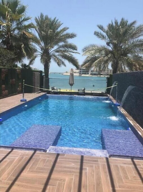 حمام سباحة