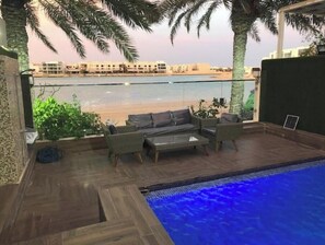 حمام سباحة